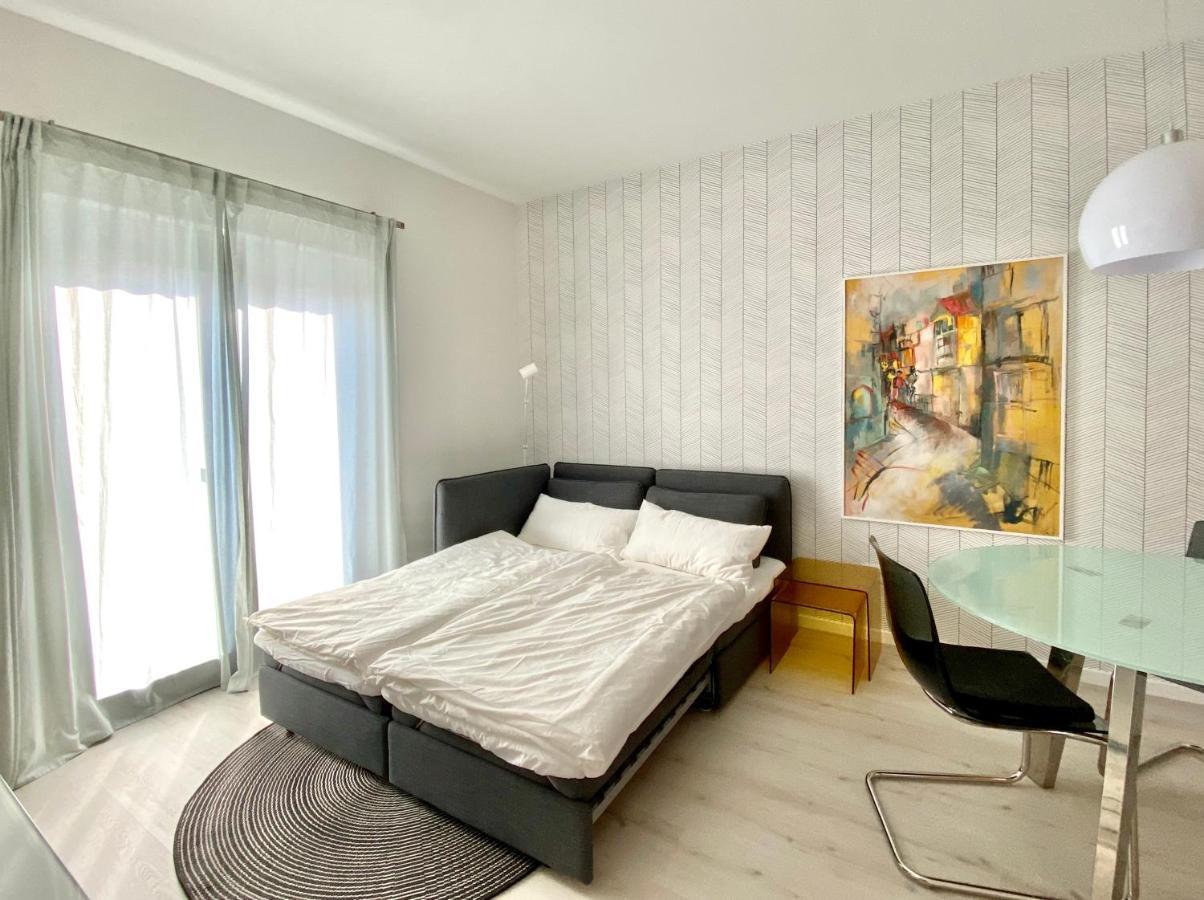 Appartement Modernes Apartment, Terrasse Und Garten Am Lilienthalpark Im Suedwesten Berlins Berlijn
